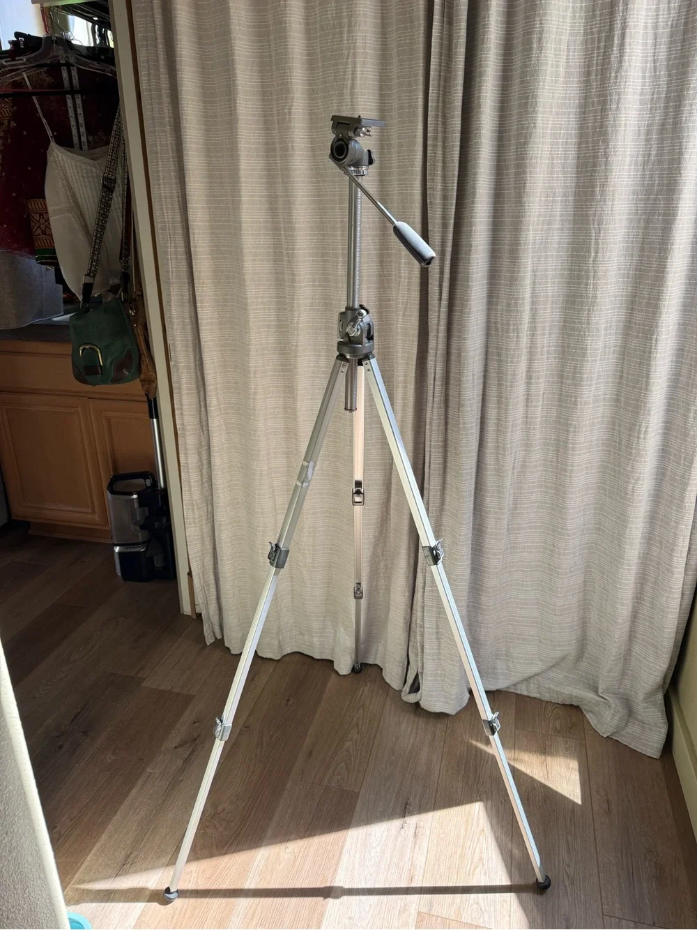 VINTAGE MANON 600 PROFESSIONAL CAMERA TRIPOD – MADE IN JAPAN